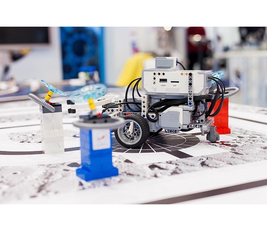 Комплект образовательной робототехники LEGO для старшей школы
